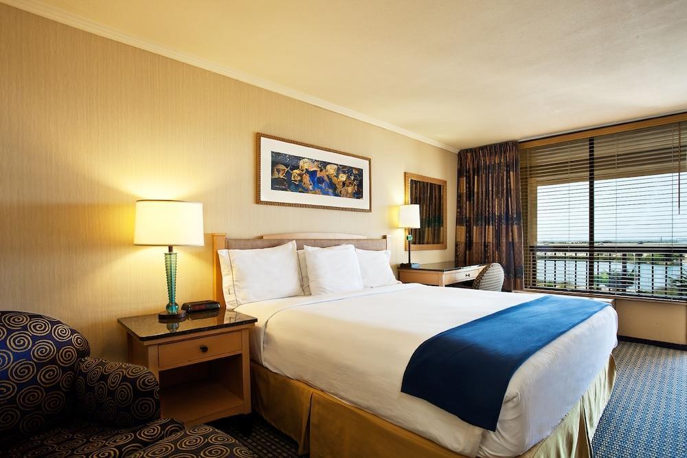 Holiday Inn Express At Monterey Bay By Ihg Seaside Eksteriør billede