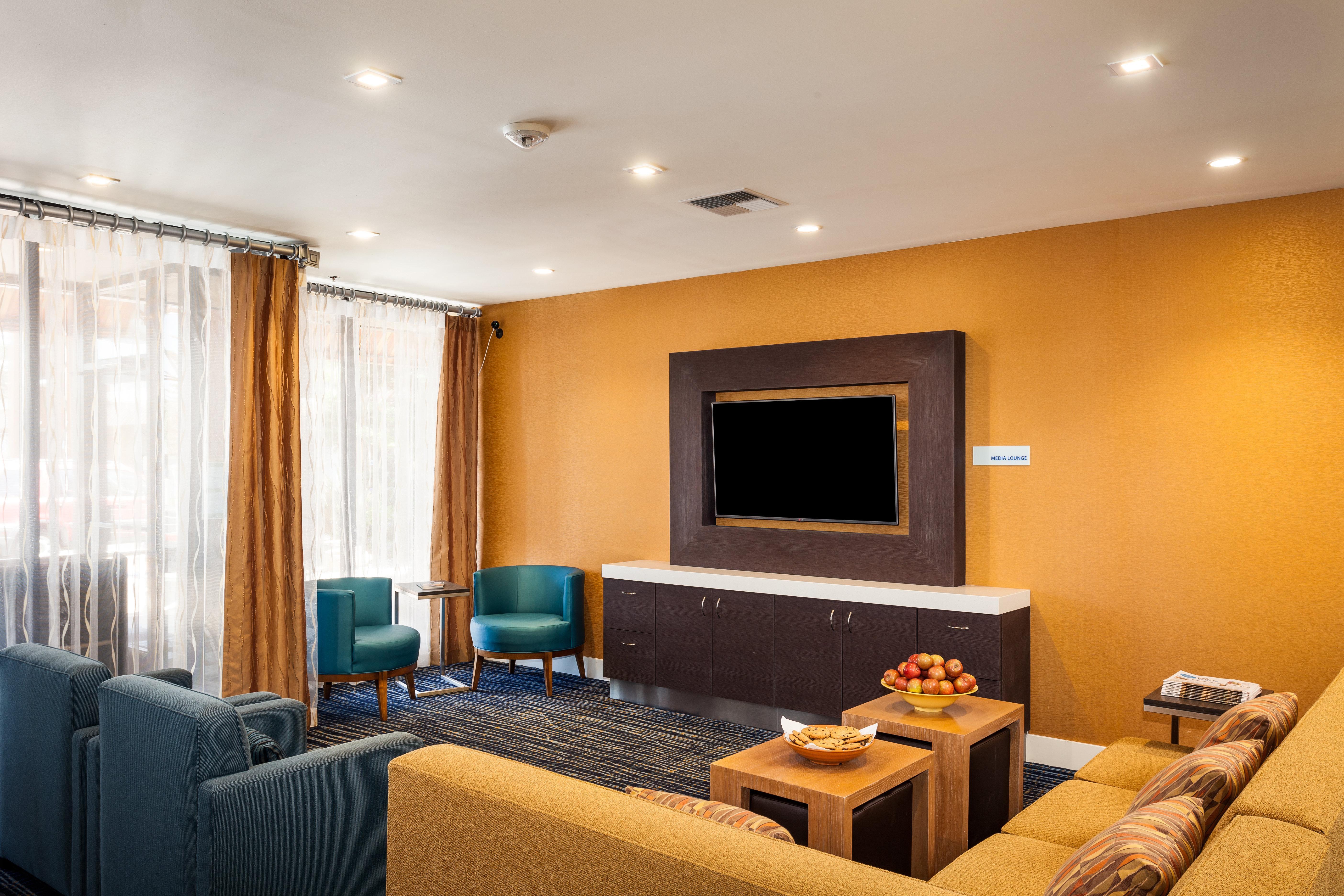 Holiday Inn Express At Monterey Bay By Ihg Seaside Eksteriør billede