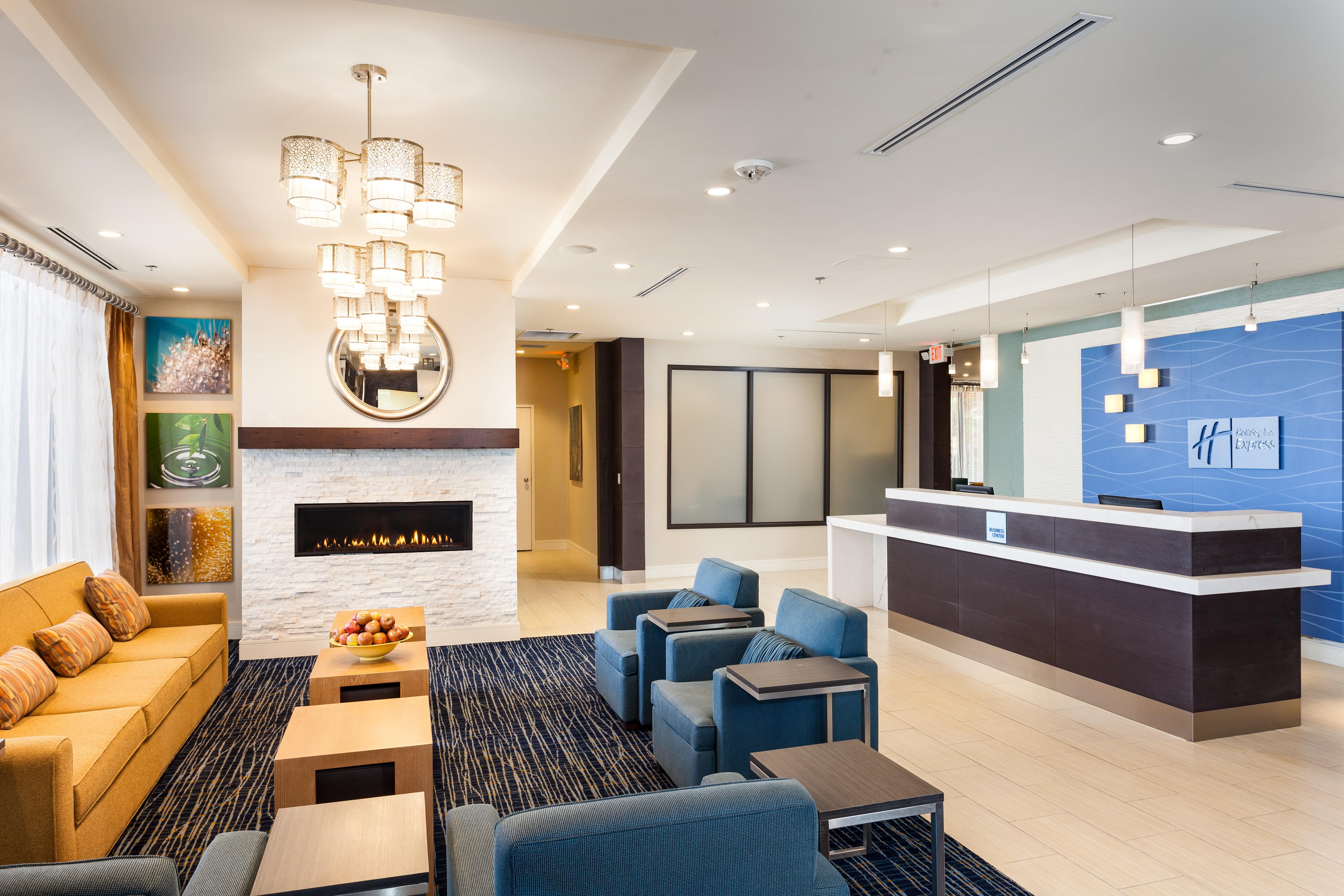 Holiday Inn Express At Monterey Bay By Ihg Seaside Eksteriør billede