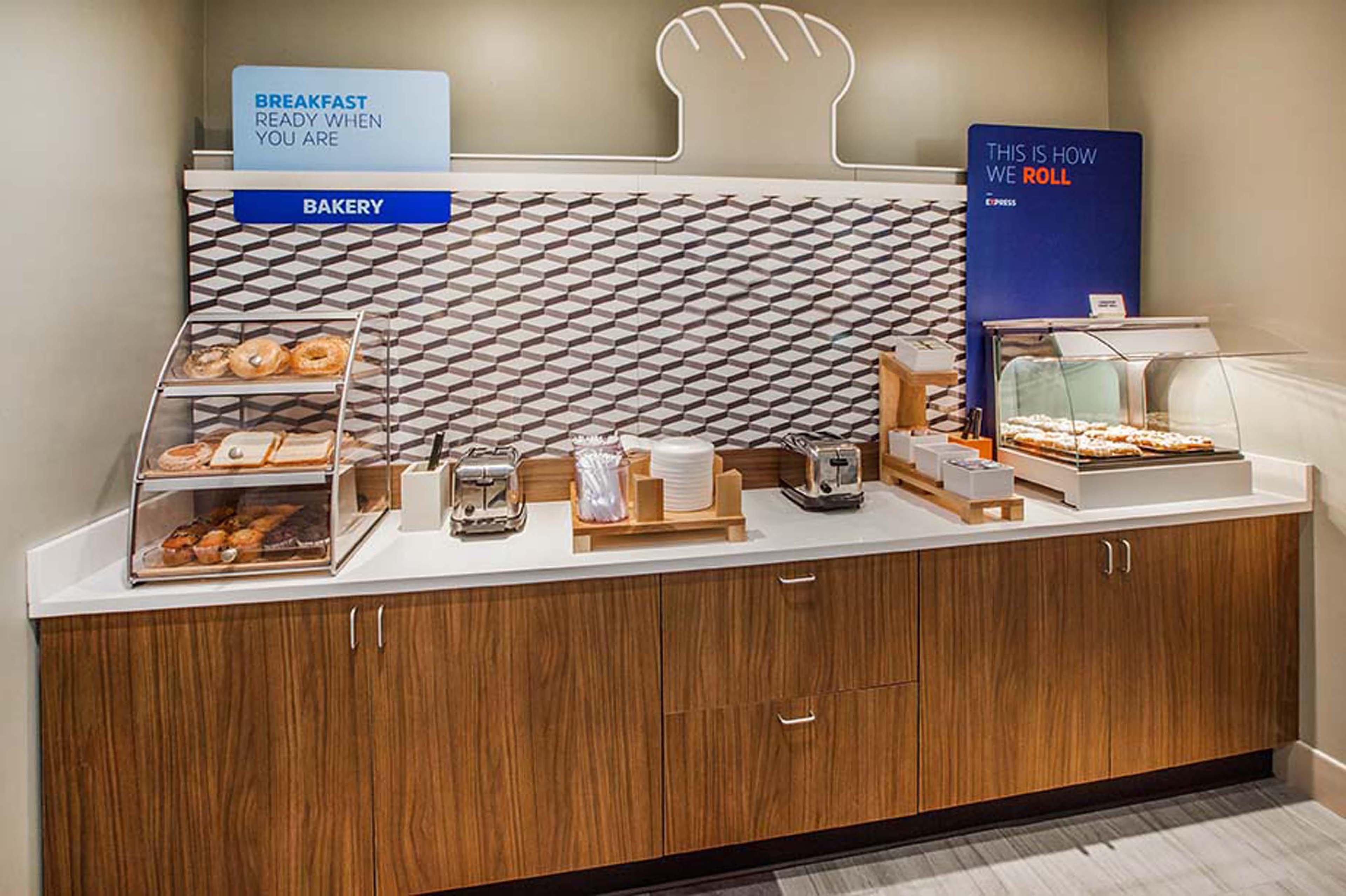 Holiday Inn Express At Monterey Bay By Ihg Seaside Eksteriør billede